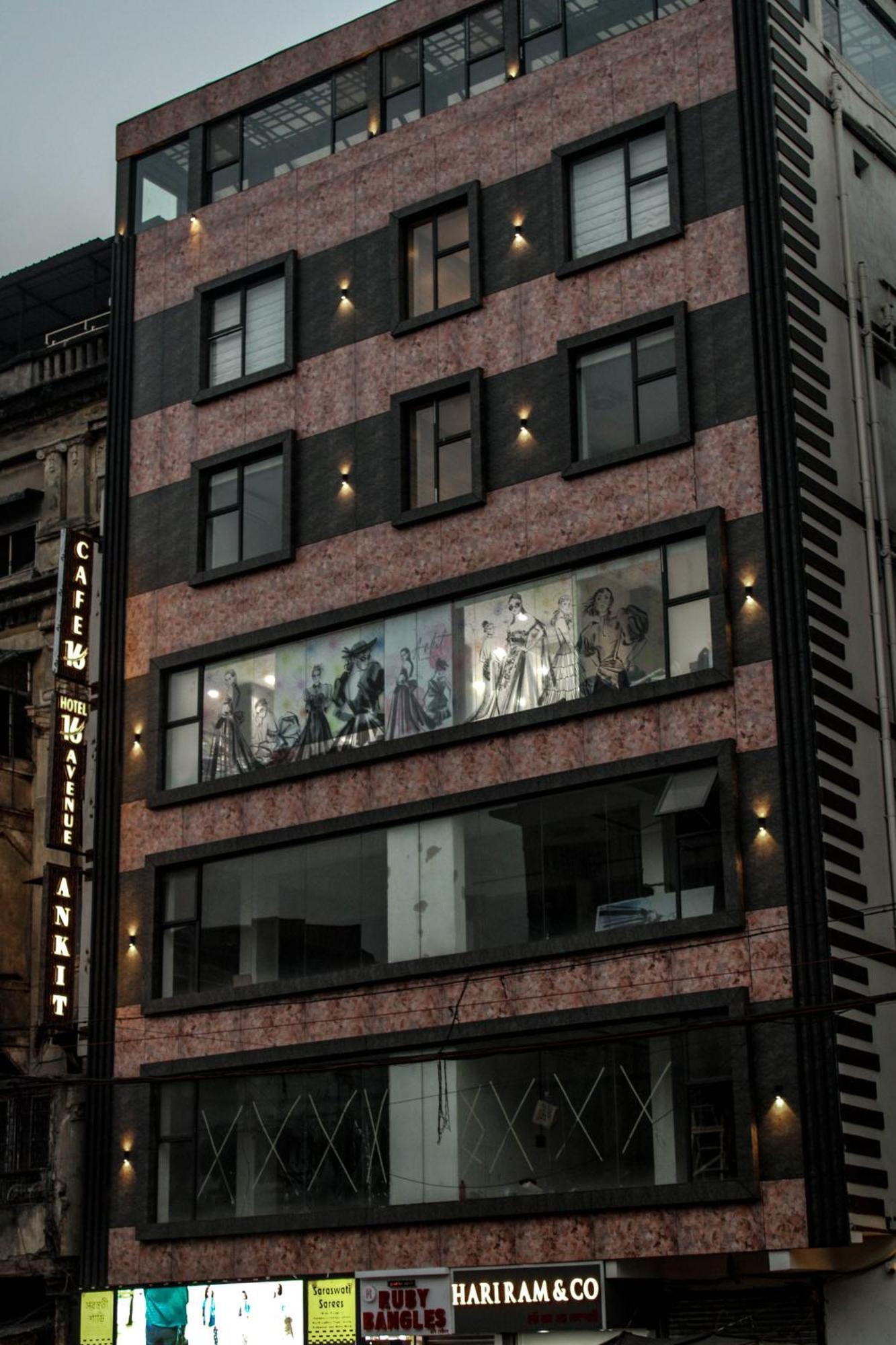 16 Avenue * Kolkata